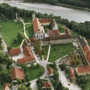 Klostergasthof Raitenhaslach Hotel